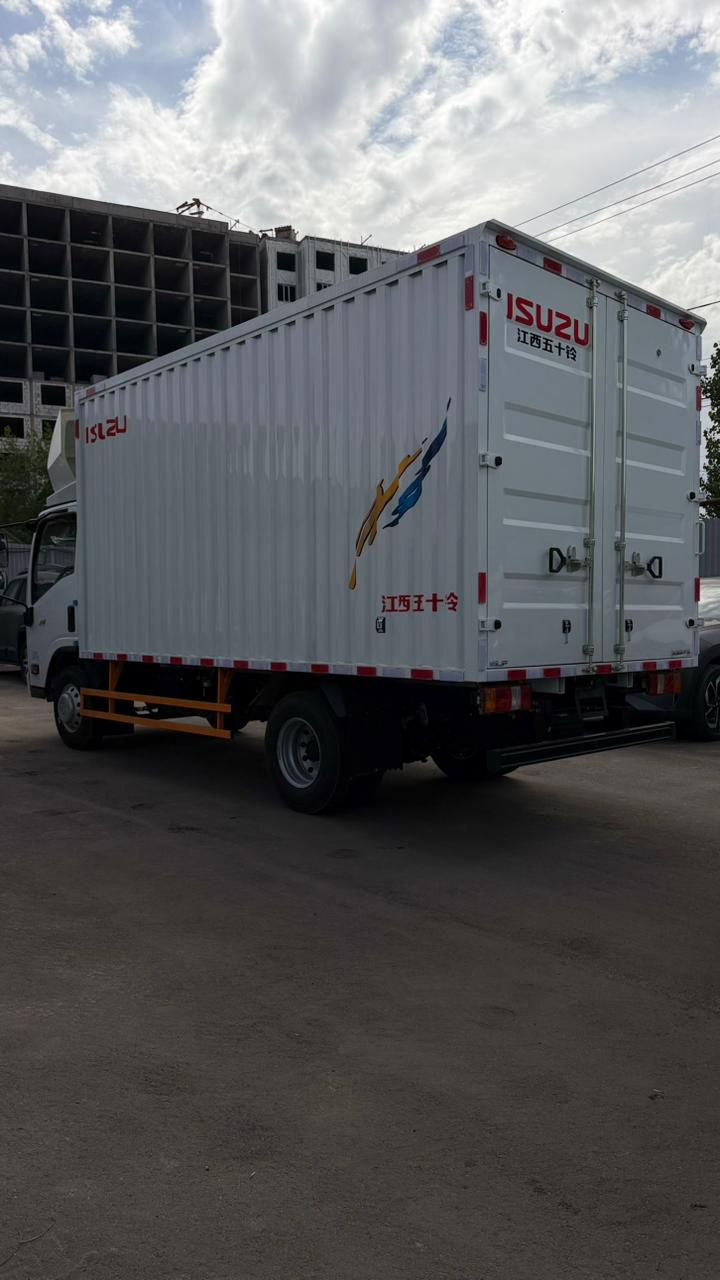 ISUZU Elf EM5 фургон — фото 4